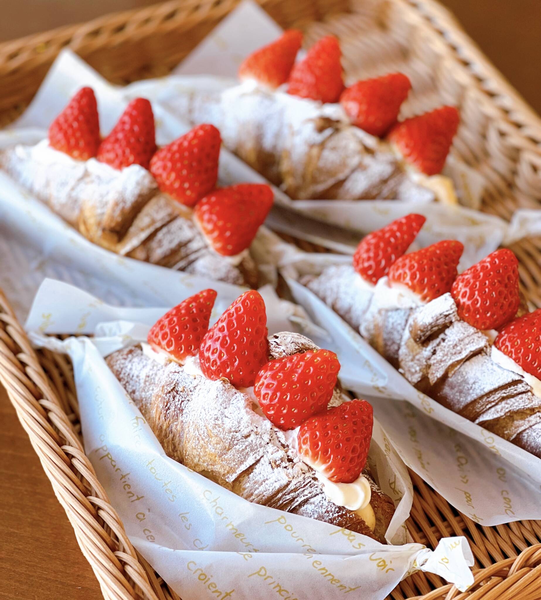 クロワッサンサンドいちご